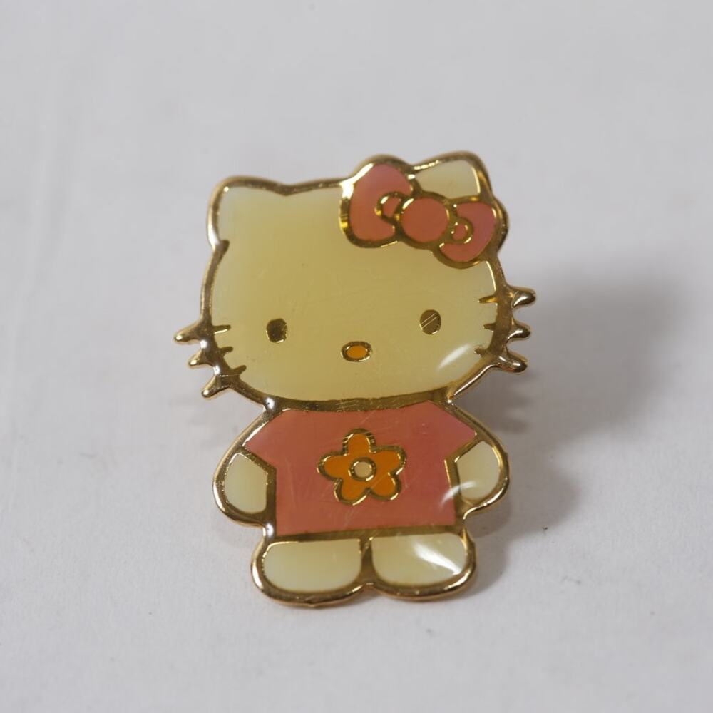 Japan Exclusive 1997 Sanrio Hello Kitty in Pink Floral Dress Pin Badge ~ 260917